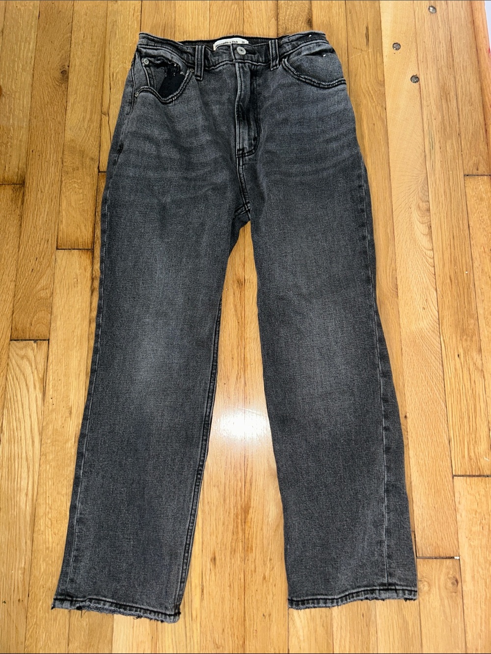 Abercrombie Ankle Straight Ultra High Rise Jeans. Size 26 short (2 short)